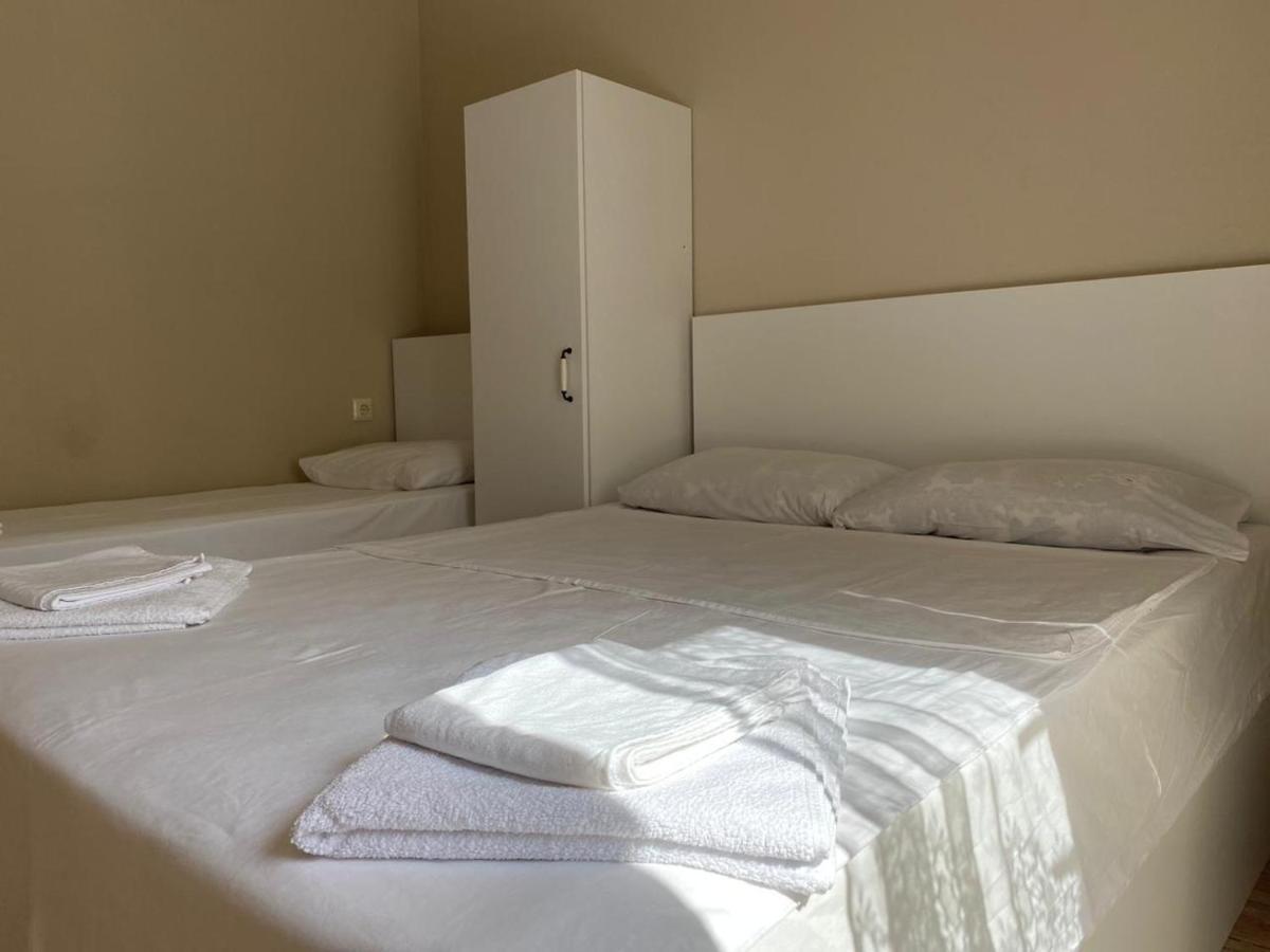 Nira Hotel โกนิโอ ภายนอก รูปภาพ