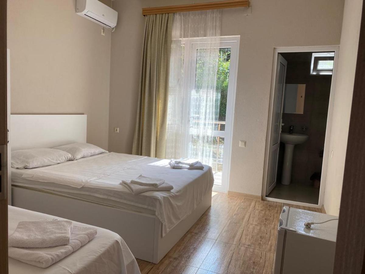 Nira Hotel โกนิโอ ภายนอก รูปภาพ