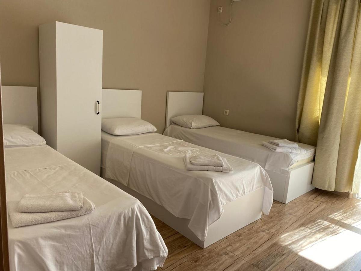 Nira Hotel โกนิโอ ภายนอก รูปภาพ