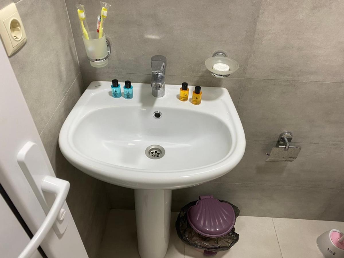 Nira Hotel โกนิโอ ภายนอก รูปภาพ